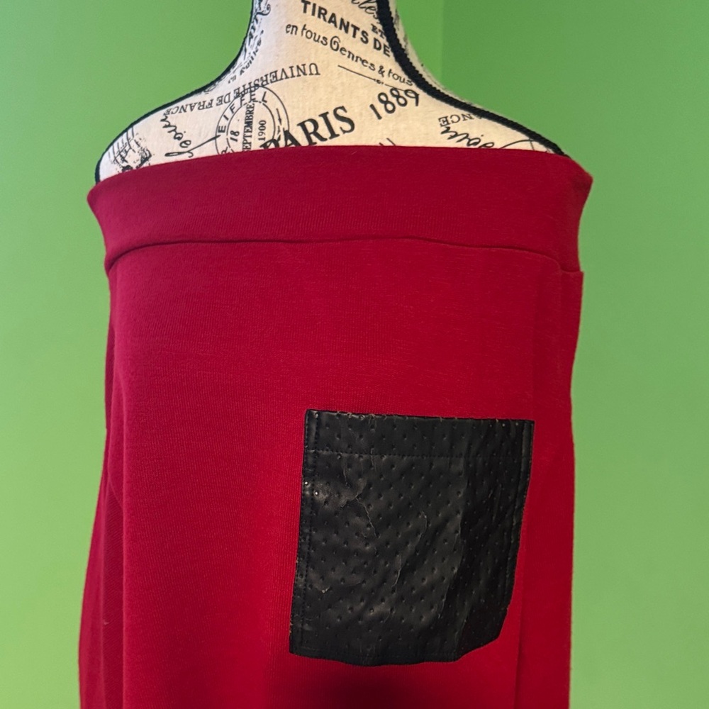 Elegant Red Off-Shoulder Sweater with Black Pocket - Picture 4 of 6